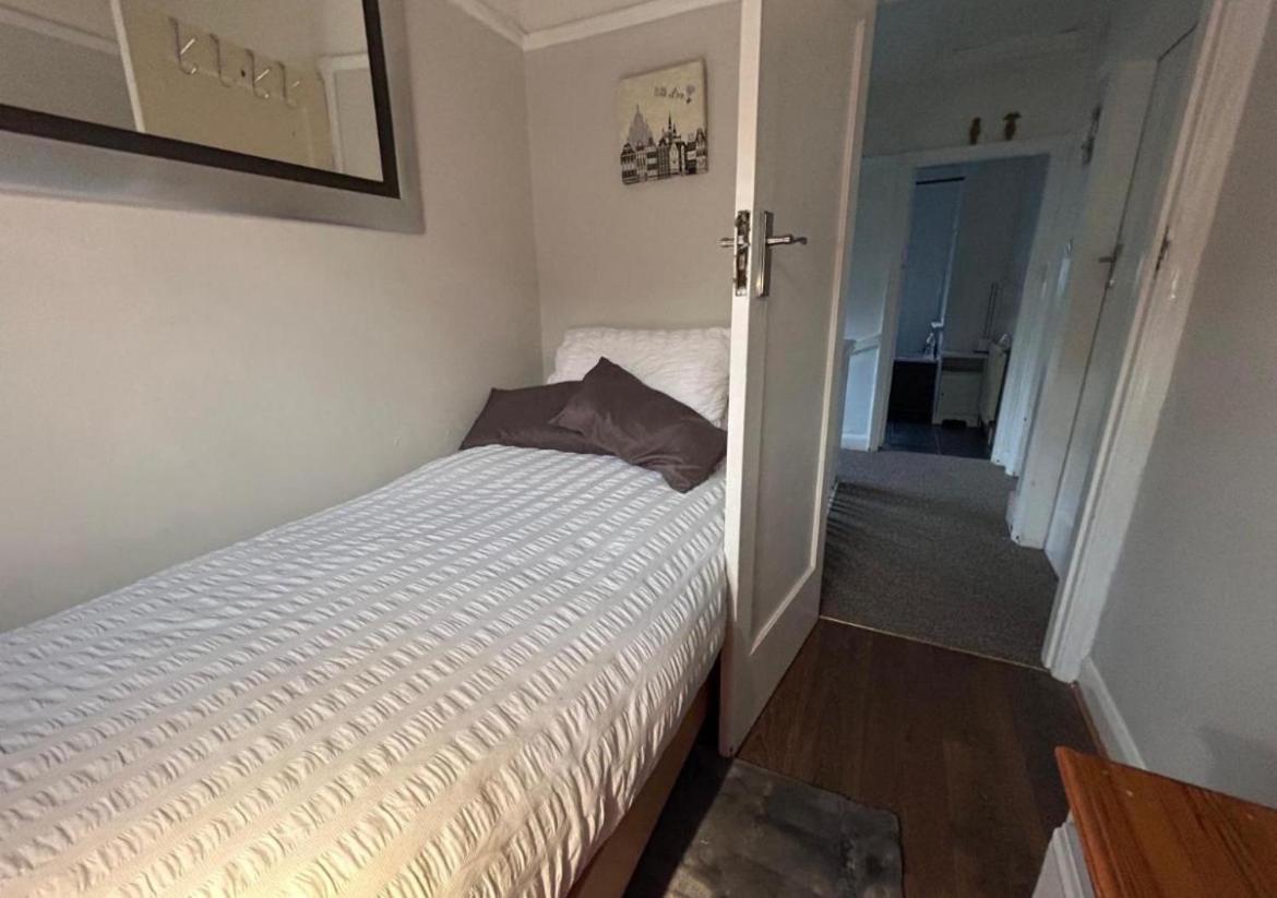Апартаменты Redditch Rest Near Town Centre & Transport Links Экстерьер фото